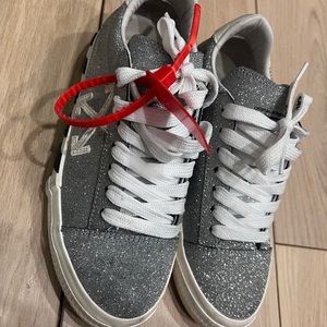 Off-White Women’s Metallic Arrow Low Top Glitter Sneakers